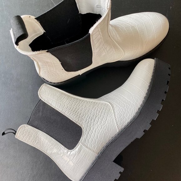 NWOT Dirty Laundry Margo Chelsea White Croc Platform Lug Sole Ankle Boot - Picture 4 of 4